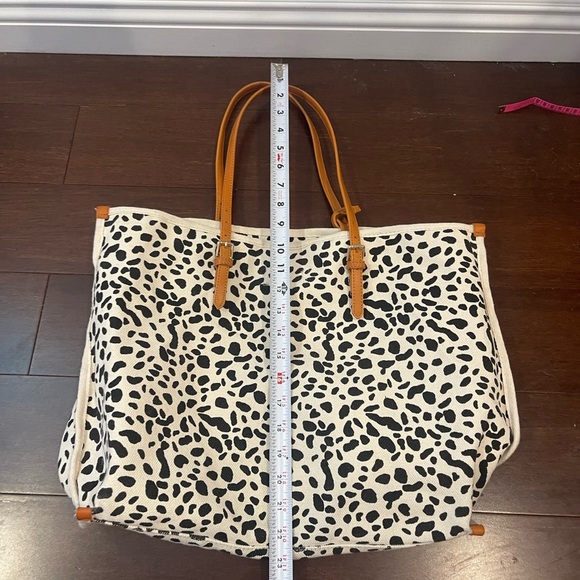 guc street level Black & White Tote Bag animal print adjustable straps & pouch - Picture 9 of 13